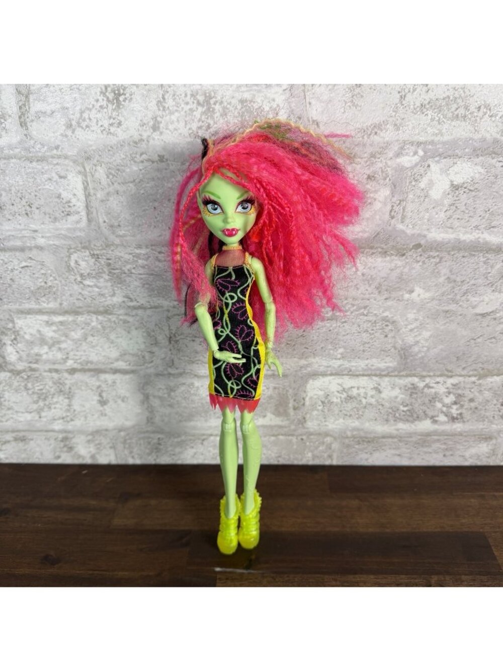Monster High Electrified Hair-Raising Ghouls Venus McFlytrap Doll Mattel 5425